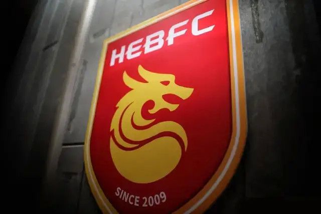 浓妆艳抹的大婶